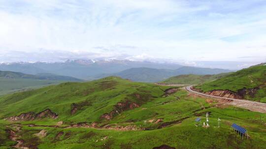 自然大气清新青海高原山脉绿地雪山风景航拍
