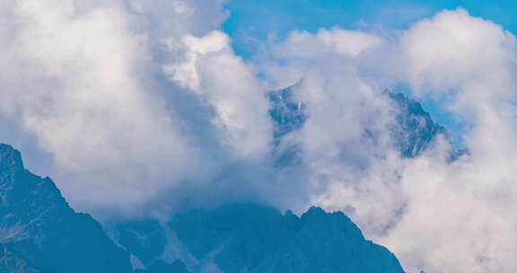 玉龙雪山云雾缭绕自然景象延时摄影