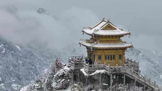 7倍航拍旱地拔葱玉皇顶云海群山