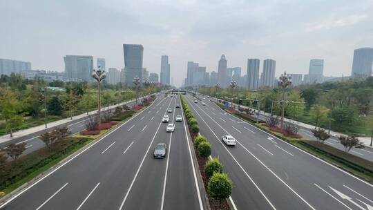 城市高楼大厦车流成都剑南大道