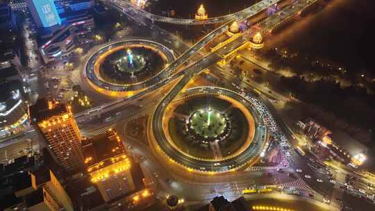 航拍黑龙江哈尔滨松花江公路大桥车流夜景