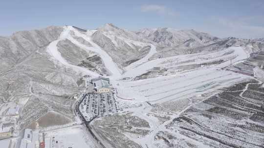 航拍内蒙古呼和浩特马鬃山滑雪场冬季雪景