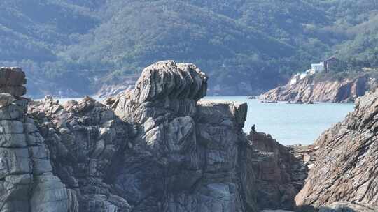 航拍威海市环翠区北环海路猫头山秋季风景