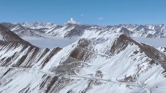 航拍四川美丽夹金山雪山云海冬季自然风光