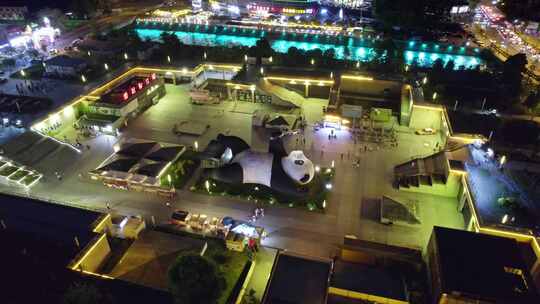 成都都江堰市仰天窝广场自拍大熊猫夜景航拍