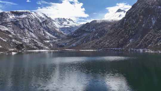 航拍雪后的川西贡嘎山乡雪山海子风光