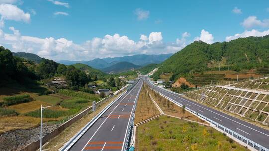 高速公路视频准备通车的云南山区高速公路