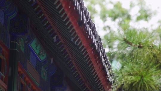 古建筑屋檐雨滴