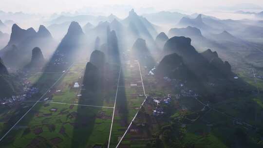 航拍桂林山水晨光中的山峰