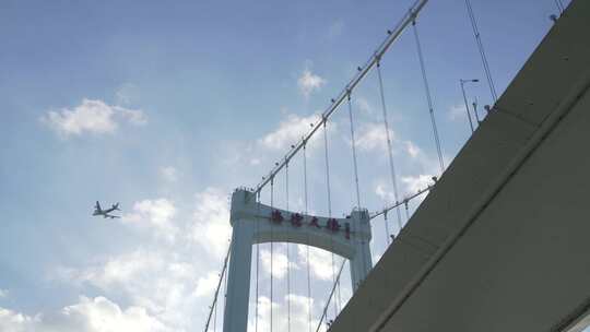 日本航空飞越海沧大桥