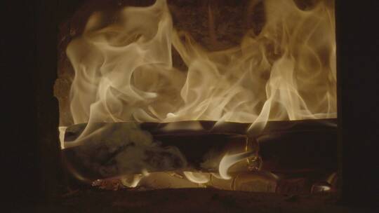 【4Kslog3素材】灶台里面燃烧的柴火视频素材模板下载