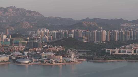 城市风光与摩天轮远景西海岸新区