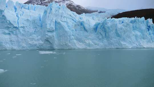岛上的冰川