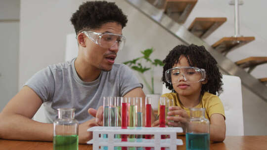 孩子和父亲做化学实验