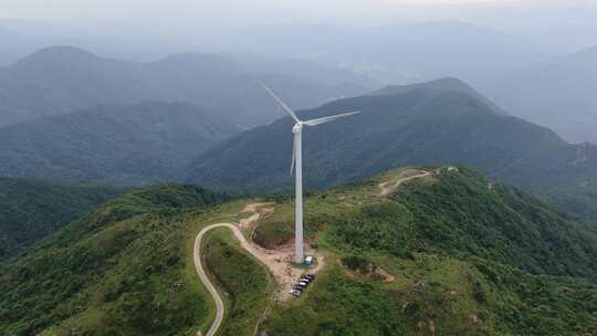 4k风车风电风车特写风能电力蓝天白云青山