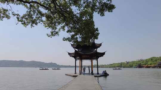 杭州西湖宝塔游客视频素材模板下载