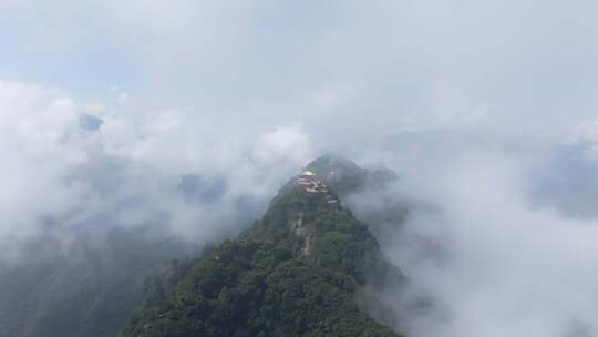 航拍秦岭山中雾气寺庙南五台