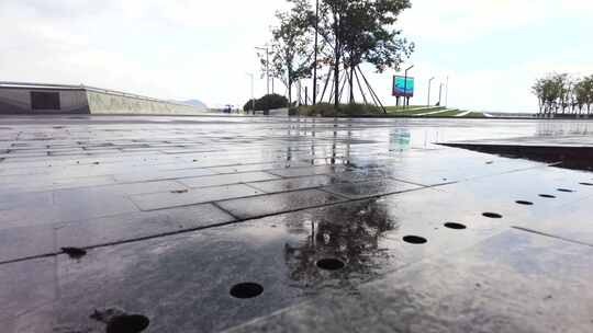 杭州钱塘江沿江下暴雨特写空镜头视频素材模板下载