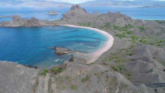 巴厘岛的海边山峰自然风光大气航拍