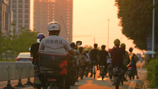 傍晚时分繁忙的城市街道4k视频素材