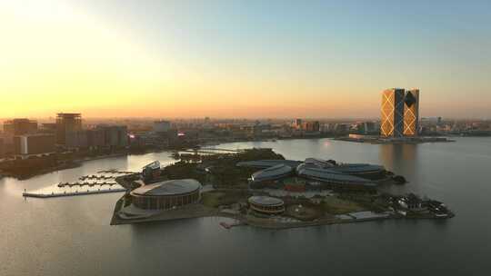 上海临港新片区滴水湖双子塔