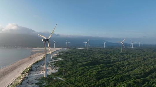 航拍海边山顶风力发电机组
