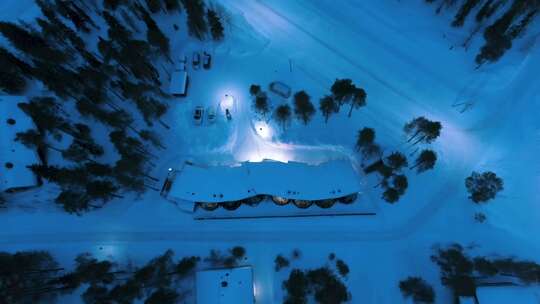 航拍雪景雪地民宿芬兰拉普兰森林度假酒店