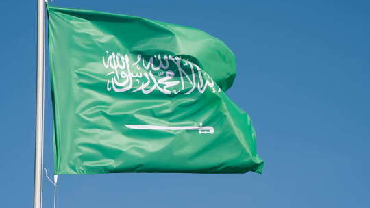 沙特阿拉伯国旗随风飘扬