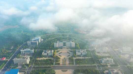 航拍枣庄新城市政府大楼云雾缭绕