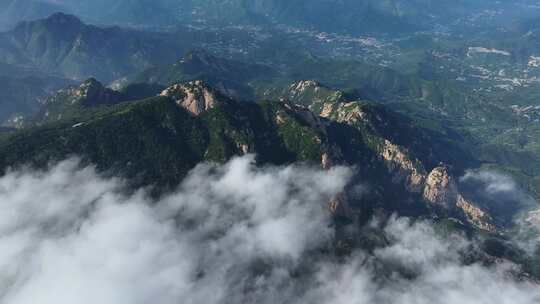 泰山之巅，云海奇观