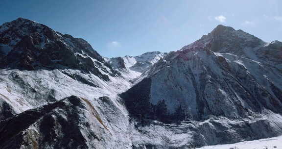 青藏高原 雪山 经幡