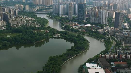 航拍成都东湖公园锦江两岸城市景观视频素材模板下载