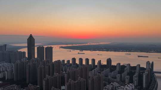 芜湖城市黄昏时分的江景与高楼全景