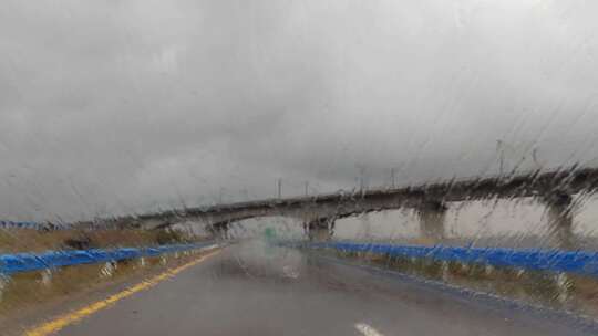 雨天行车 雨天高速素材