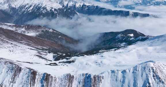 航拍冬季夹金山风景川西高原雪山景色迷人