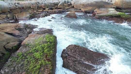 大海惊涛拍岸航拍