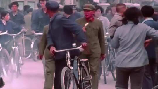 80年代工厂工人 铁饭碗 福利待遇