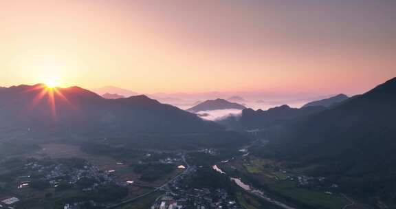 航拍山上日出云海