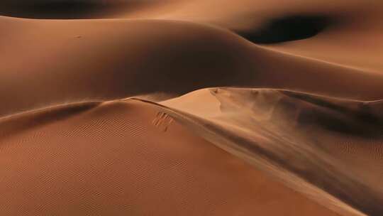 微风吹拂的沙丘