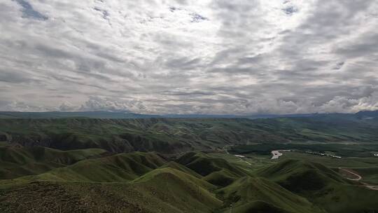 新疆平原山谷天空空镜视频素材