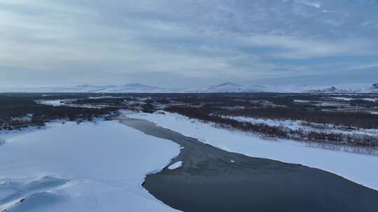 初春海拉尔河开河冰雪水面风景