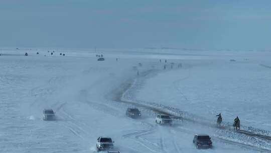 内蒙锡尼河十五庙会雪原赛马场景