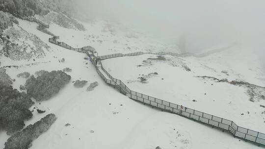 航拍雪山雪景