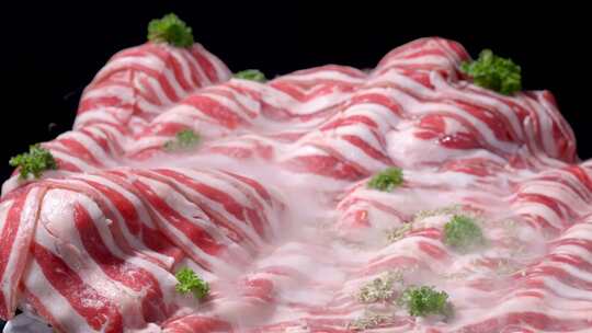 烤肉片造型肉山干冰雾气4K慢动作升格