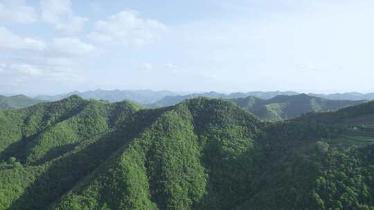 航拍雄伟壮阔的群山 壮丽山河 森林