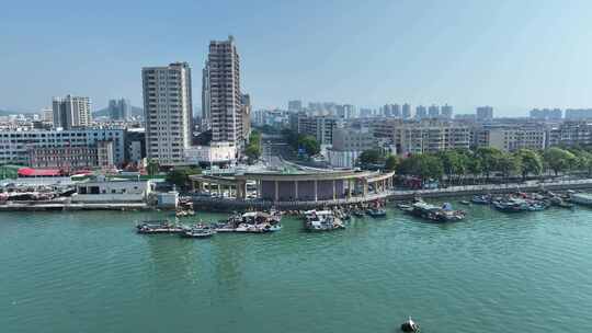 海边渔船码头海岸线风光航拍渔港汕尾港风景