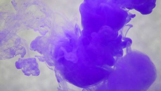 紫色墨水在水中溶解慢动作