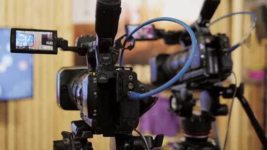 演播室视频制作或摄像机视频拍摄广播的幕后
