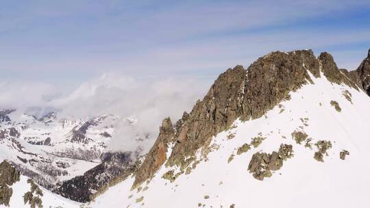 攀登雪山团队励志登山