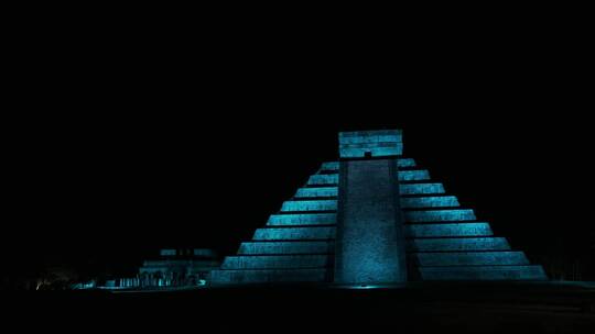 墨西哥奇琴伊察玛雅金字塔夜景灯光秀地拍视频素材模板下载